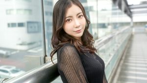 【モテオーラ×経験豊富な敏感ボディ】32歳美人インフルエンサーが緊張の初撮影!「緊張する…」と微笑むその口元から始まる、濃密な舌絡めキスと快感の波。断れない体質、隠せない本気イキ 【初撮り】ネットでAV応募→AV体験撮影 2371