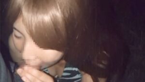 気づけば見入る、から気になる動画｜FC2【【完全素人 個人撮影 顔モ無】花火大会の帰り道、野外で人妻に挿入!】