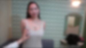 思わず続きを確かめたくなる動画、まずは映像をチェック｜FC2【【無】信じられない爆乳！！ミルクと潮の大噴射に大慌て…（汗）この衝】