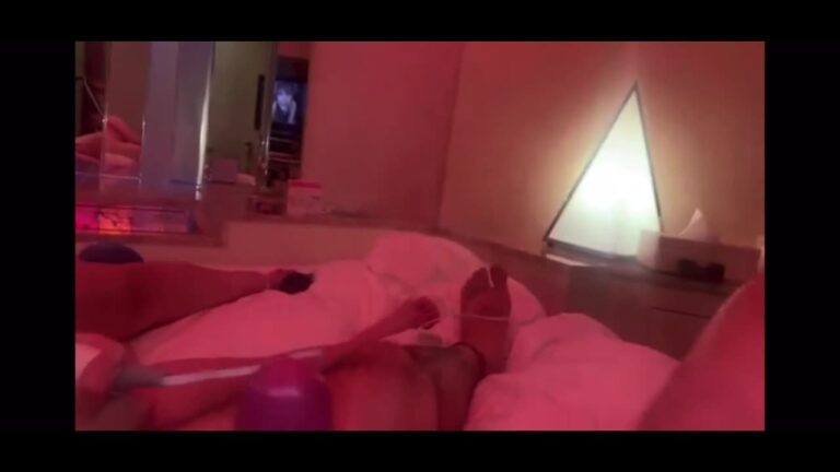 思わず続きを確かめたくなる動画、まずは映像をチェック｜FC2【【無修正】他人棒好き変態口マンコちゃんの寸止め手コキ【個人撮影】】