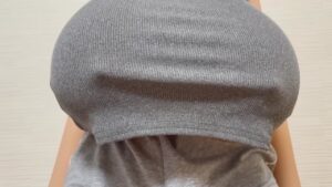 思わず続きを確かめたくなる動画、まずは映像をチェック｜FC2【【部屋着】巨乳ラブドール動画【腿コキ】vol.2】